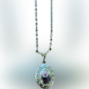 1928 Gold Rose Locket